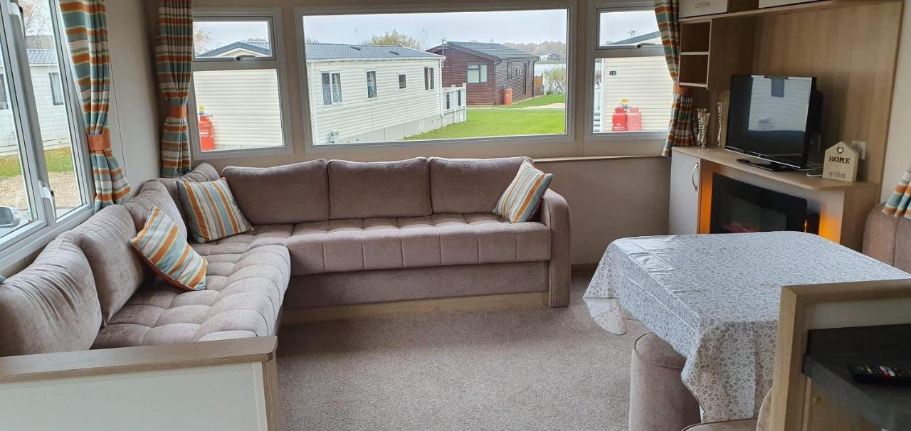 Ksr Hot Tub Holiday Home At Tattershall Lakes Buitenkant foto