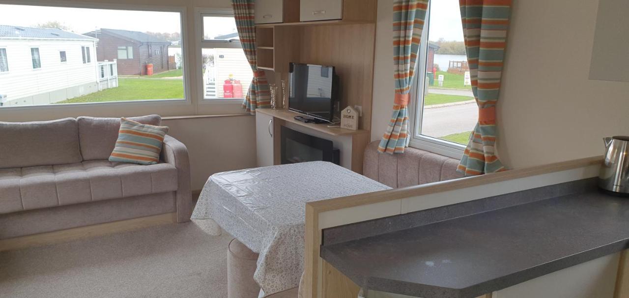 Ksr Hot Tub Holiday Home At Tattershall Lakes Buitenkant foto